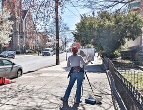 322 S 42nd St, Unit 2 in Philadelphia, PA - Foto de edificio - Building Photo