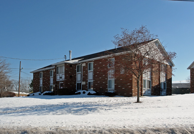 Marshall Plaza Apartment Homes in Lorain, OH - Building Photo - Building Photo