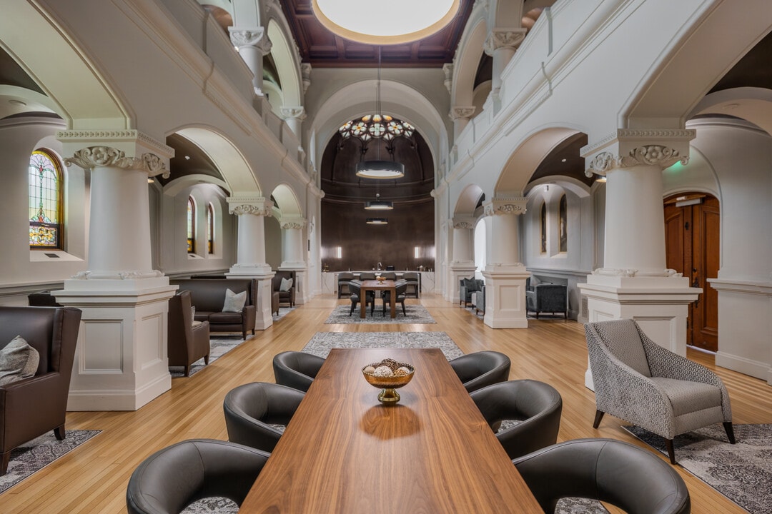 Caroline Heights Apartments in Elm Grove, WI - Foto de edificio