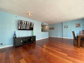 663 N State St, Unit 911 in Chicago, IL - Foto de edificio - Building Photo