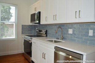 370b Centre St in Boston, MA - Building Photo