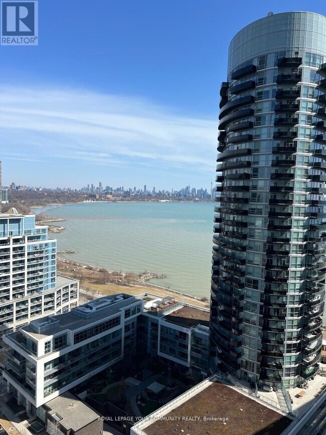 38 Annie Craig Dr in Toronto, ON - Building Photo - Building Photo