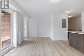 5625-5625 Oscar Peterson Blvd in Mississauga, ON - Building Photo - Building Photo