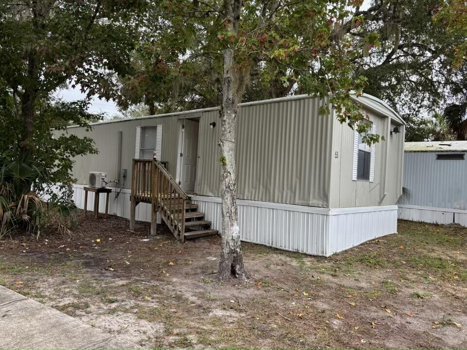 11240 N Northwood Dr in Inglis, FL - Building Photo