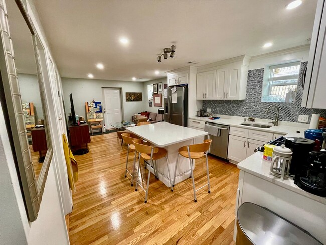 42 Woodrow Ave, Unit 1