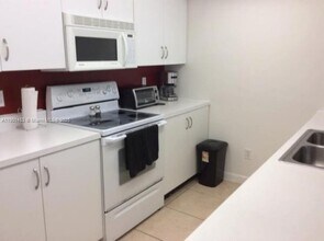 653 Waterside Dr in Hypoluxo, FL - Building Photo - Building Photo