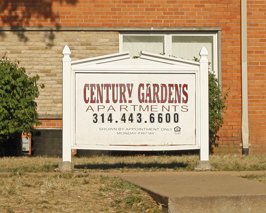 Century Gardens Apartments in St. Louis, MO - Building Photo