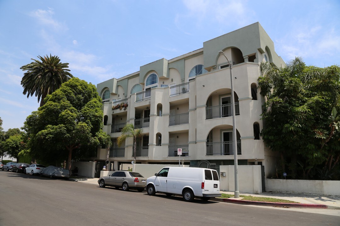 12810 Matteson Ave in Los Angeles, CA - Foto de edificio