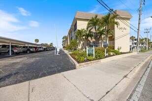 1400 Tarpon Center Dr, Unit 204 in Venice, FL - Building Photo