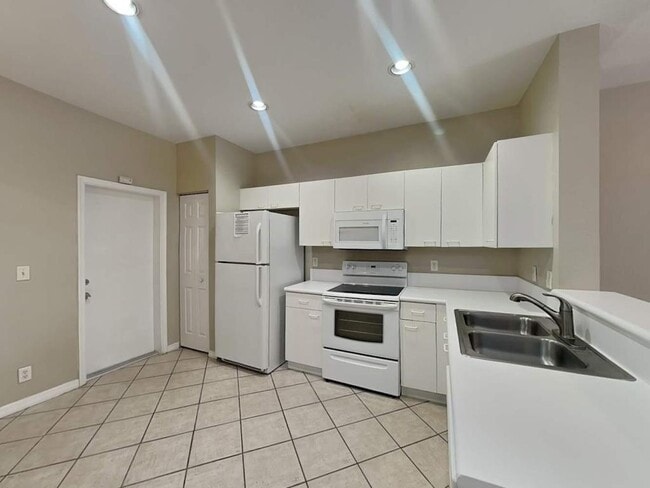 2440 Cordoba Bend in Weston, FL - Building Photo - Building Photo