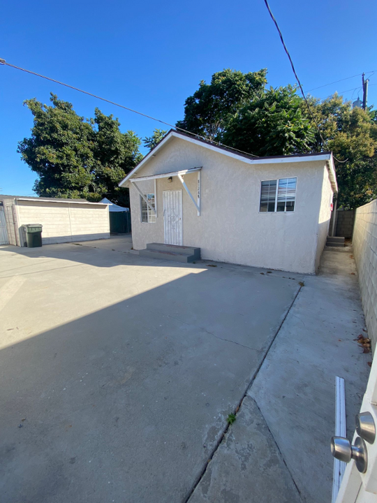 8128 Puritan St in Downey, CA - Building Photo