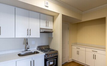 280 Sierra Dr, Unit Apt DL01 in Miami, FL - Building Photo - Building Photo