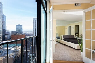 1777 Larimer St, Unit 2011 in Denver, CO - Foto de edificio - Building Photo