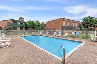 Chateau Santa Fe in Corpus Christi, TX - Building Photo