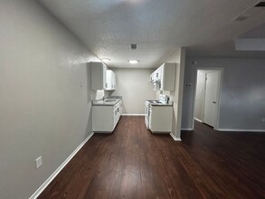 6320 Holiday Ln in North Richland Hills, TX - Foto de edificio - Building Photo