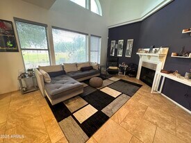 8833 S 51st St in Phoenix, AZ - Building Photo