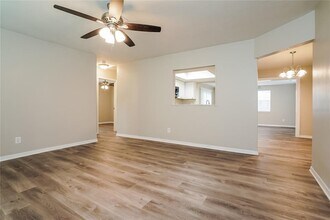 13313 5th St in Ft. Myers, FL - Foto de edificio - Building Photo