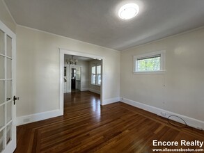 155 Central Ave, Unit 1 in Everett, MA - Building Photo - Building Photo
