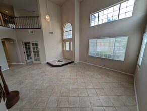 2704 N Ontario Dr in Las Vegas, NV - Building Photo - Building Photo