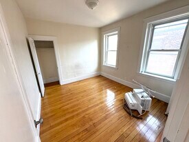 215 N Harvard St, Unit One Bedroom in Boston, MA - Building Photo