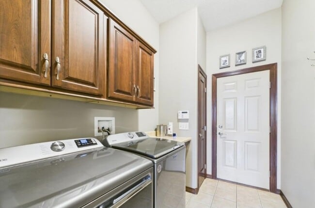 8113 S Copper Ridge Rd in Sioux Falls, SD - Foto de edificio - Building Photo