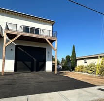 3046 G St in Hubbard, OR - Building Photo - Building Photo