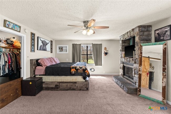 property at 917 Crockett Ct
