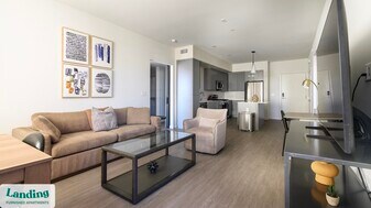 9235 W Russell Rd in Las Vegas, NV - Building Photo