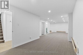 320 Reynolds Dr in Ottawa, ON - Building Photo - Building Photo
