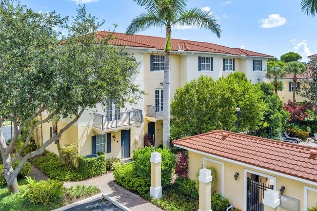 property at 2502 N Dixie Hwy