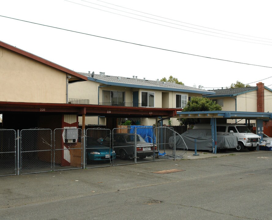 216-220 Westwood St in Vallejo, CA - Building Photo