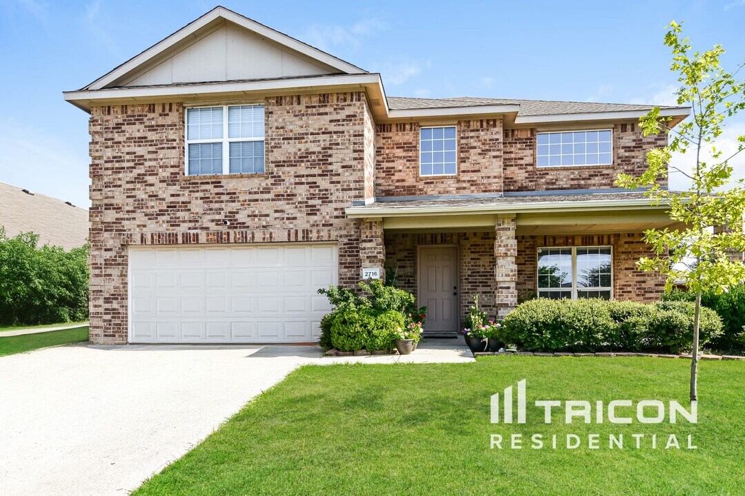 2716 Mockingbird St in Royse City, TX - Building Photo