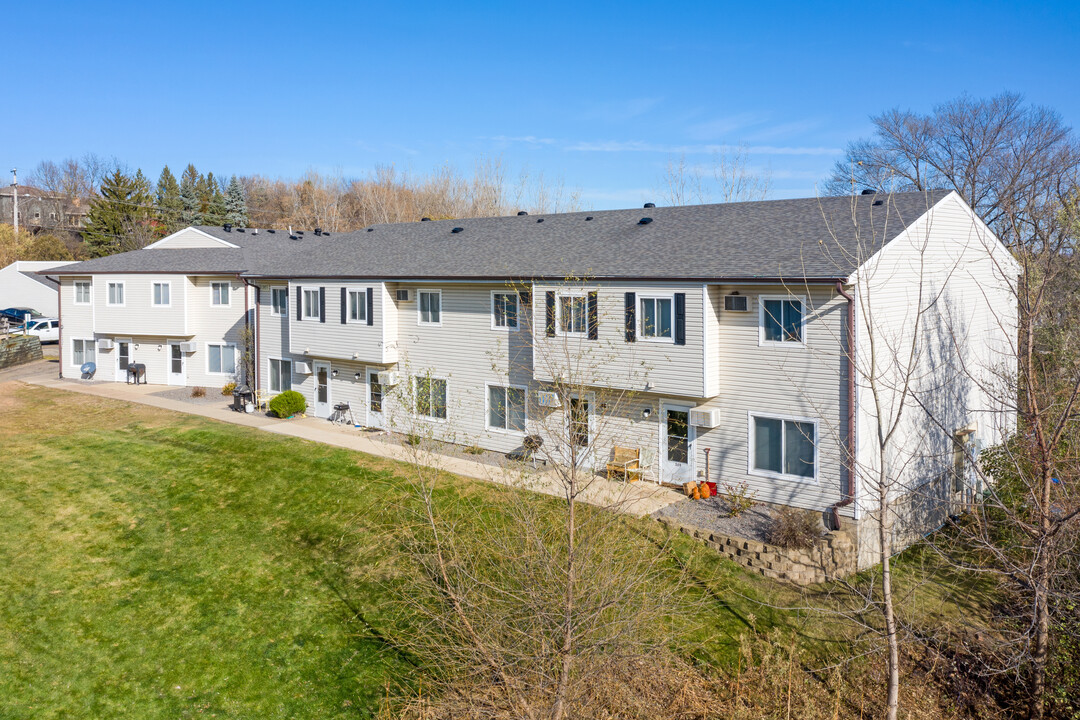 Carver Ridge Townhomes in Chaska, MN - Building Photo