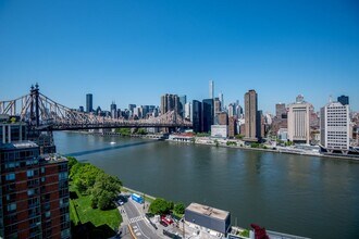 455 Main St in New York, NY - Building Photo - Building Photo