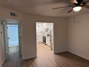 2124 N Glenn Ave in Fresno, CA - Building Photo - Building Photo