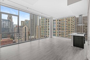 34 E Huron St in Chicago, IL - Building Photo