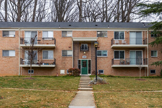 Parkside Condominium in Bethesda, MD - Foto de edificio - Building Photo