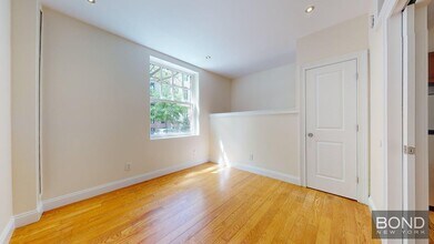 207-209 West 11th Street in New York, NY - Building Photo - Building Photo