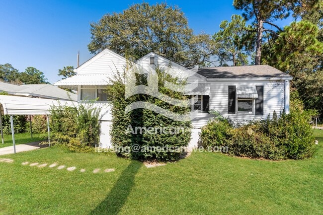 property at 3054 Somerset Dr