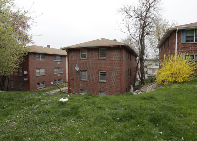 1017 N 48th Ave in Omaha, NE - Foto de edificio - Building Photo