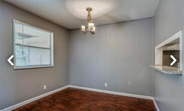 982 S Weatherred Dr in Richardson, TX - Foto de edificio - Building Photo