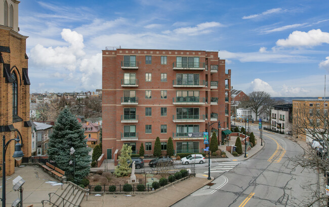 Vista Grande Condominiums in Pittsburgh, PA - Building Photo - Building Photo