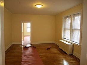 148 S Munn Ave in East Orange, NJ - Building Photo - Interior Photo