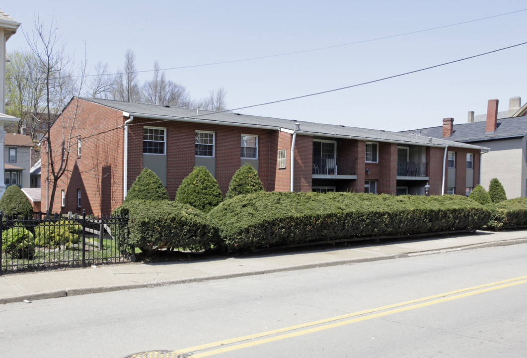 548 Washington Ave in Carnegie, PA - Building Photo