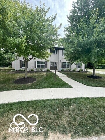 421 Lark Ct in Carmel, IN - Building Photo