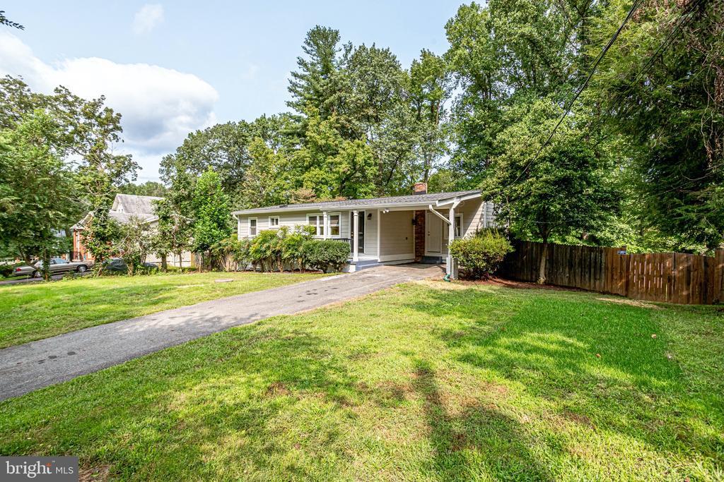 8424 Hayden Ln in Annandale, VA - Building Photo