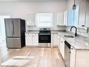 243 S Crigler St in Charlotte, NC - Foto de edificio - Building Photo