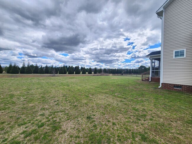 3832 Barnsdale Dr in Wade, NC - Building Photo - Building Photo