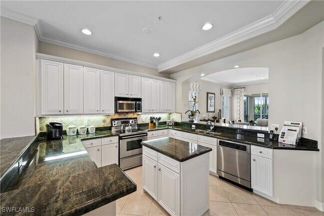 2658 Bolero Dr in Naples, FL - Building Photo - Building Photo