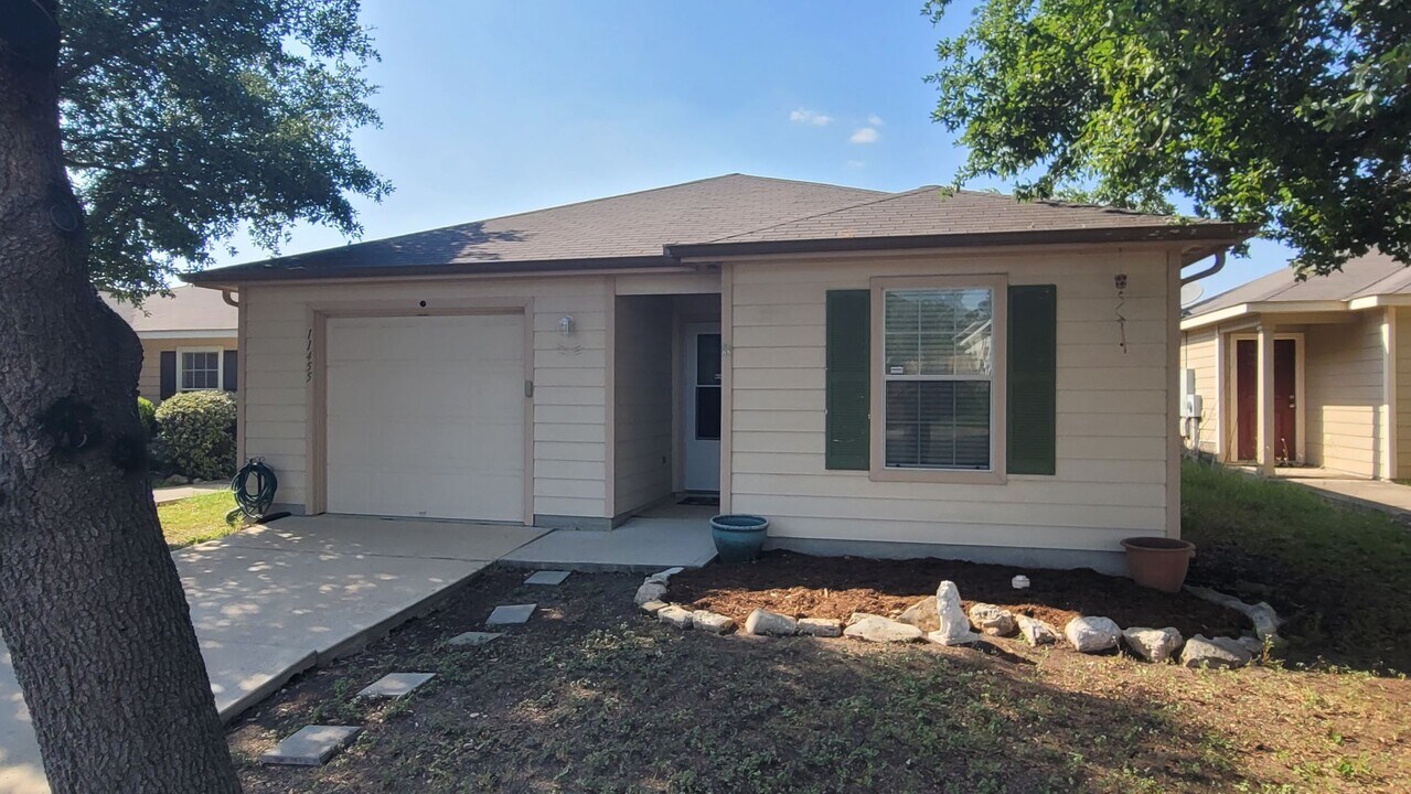 11455 Coral Canyon in San Antonio, TX - Building Photo